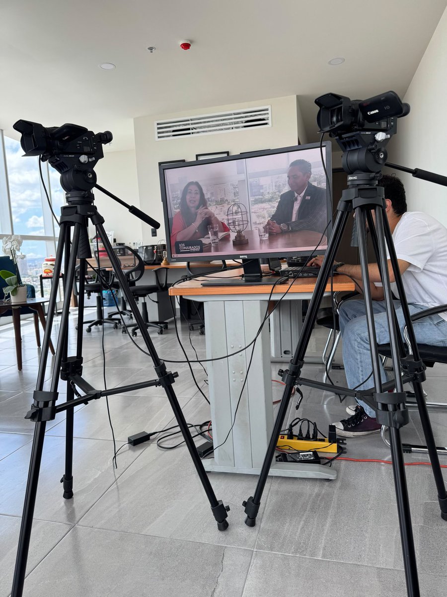 PartidoPazPue's tweet photo. Gracias a @ErikaRivero y a Los Conjurados por abrir el espacio a nuestro presidente estatal, Pepe Momox, para conversar sobre la agenda que estamos construyendo desde PAZ Puebla.

Seguimos compartiendo ideas y sumando voces por Puebla. 🕊️💜

#PueblaMerecePAZ #MéxicoMerecePAZ https://t.co/M2hMzzd2zi