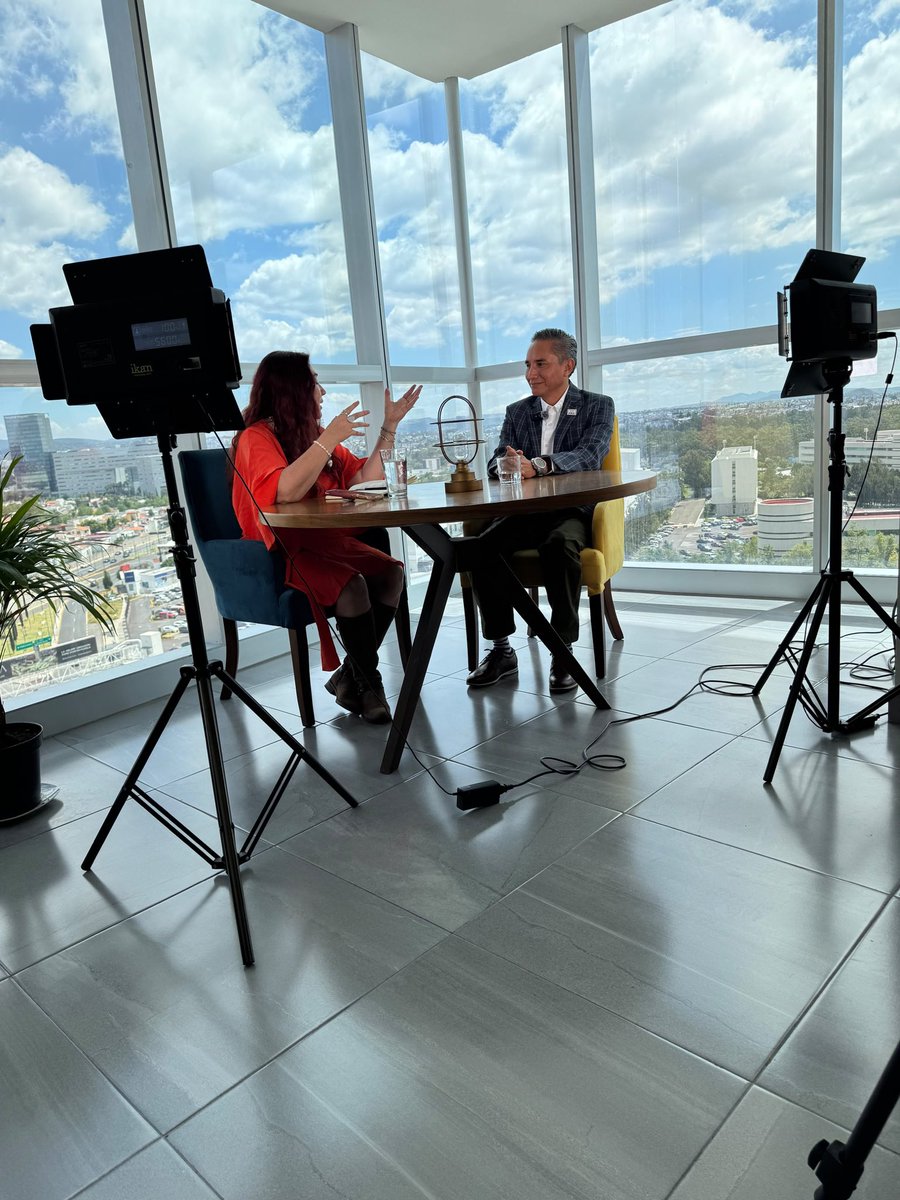 PartidoPazPue's tweet photo. Gracias a @ErikaRivero y a Los Conjurados por abrir el espacio a nuestro presidente estatal, Pepe Momox, para conversar sobre la agenda que estamos construyendo desde PAZ Puebla.

Seguimos compartiendo ideas y sumando voces por Puebla. 🕊️💜

#PueblaMerecePAZ #MéxicoMerecePAZ https://t.co/M2hMzzd2zi