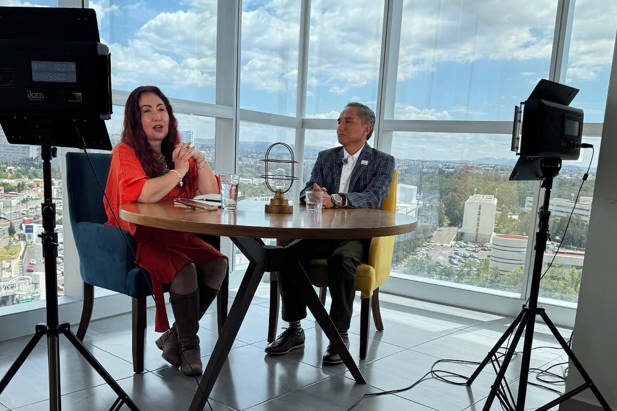 PartidoPazPue's tweet photo. Gracias a @ErikaRivero y a Los Conjurados por abrir el espacio a nuestro presidente estatal, Pepe Momox, para conversar sobre la agenda que estamos construyendo desde PAZ Puebla.

Seguimos compartiendo ideas y sumando voces por Puebla. 🕊️💜

#PueblaMerecePAZ #MéxicoMerecePAZ https://t.co/M2hMzzd2zi