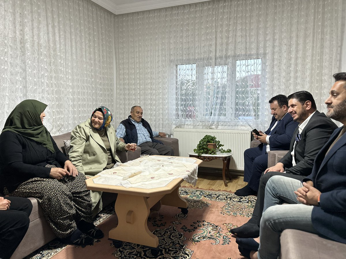 ProfDrAGurcan's tweet photo. Mihalıççık’ta kapılar da gönüller de bize açık…

İlçe Başkanımız Sayın Saffet Çay ile birlikte Medrese Mahallemizde kıymetli üyemiz Gönül Kartal’ı hanesinde ziyaret ettik.

Genel Başkanımız ve Cumhurbaşkanımız Sayın Recep Tayyip Erdoğan’ın selamlarını ileterek, davamıza sunduğu kıymetli destekleri için teşekkür belgemizi takdim ettik.

Gönül Hanım’a samimi misafirperverliği ve hoş sohbeti için teşekkür ediyorum.

📍 Eskişehir