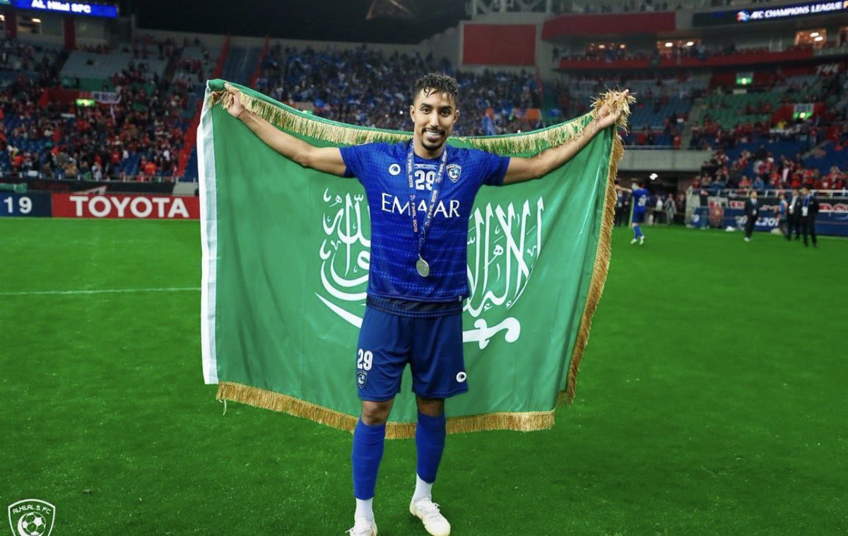 onlyiivrii's tweet photo. من عرفت المنتخب والجمهور  كله يهاجم سالم سواءً المنتخب فايز او خسران 
رجل عظيم يحملونه كل أخطاء ناديه والمنتخب ويتكلمون في رجولته وشكله وأهله وشككو بجنسيته وإعلاميين حتى ما سلم منهم ومع كل هذا ما طلع يبكي ولا يشتكي مع إن له كامل الحق يرفع قضايا اشكر الاسطوره على ثباته الانفعالي https://t.co/J3cUU5E6oX