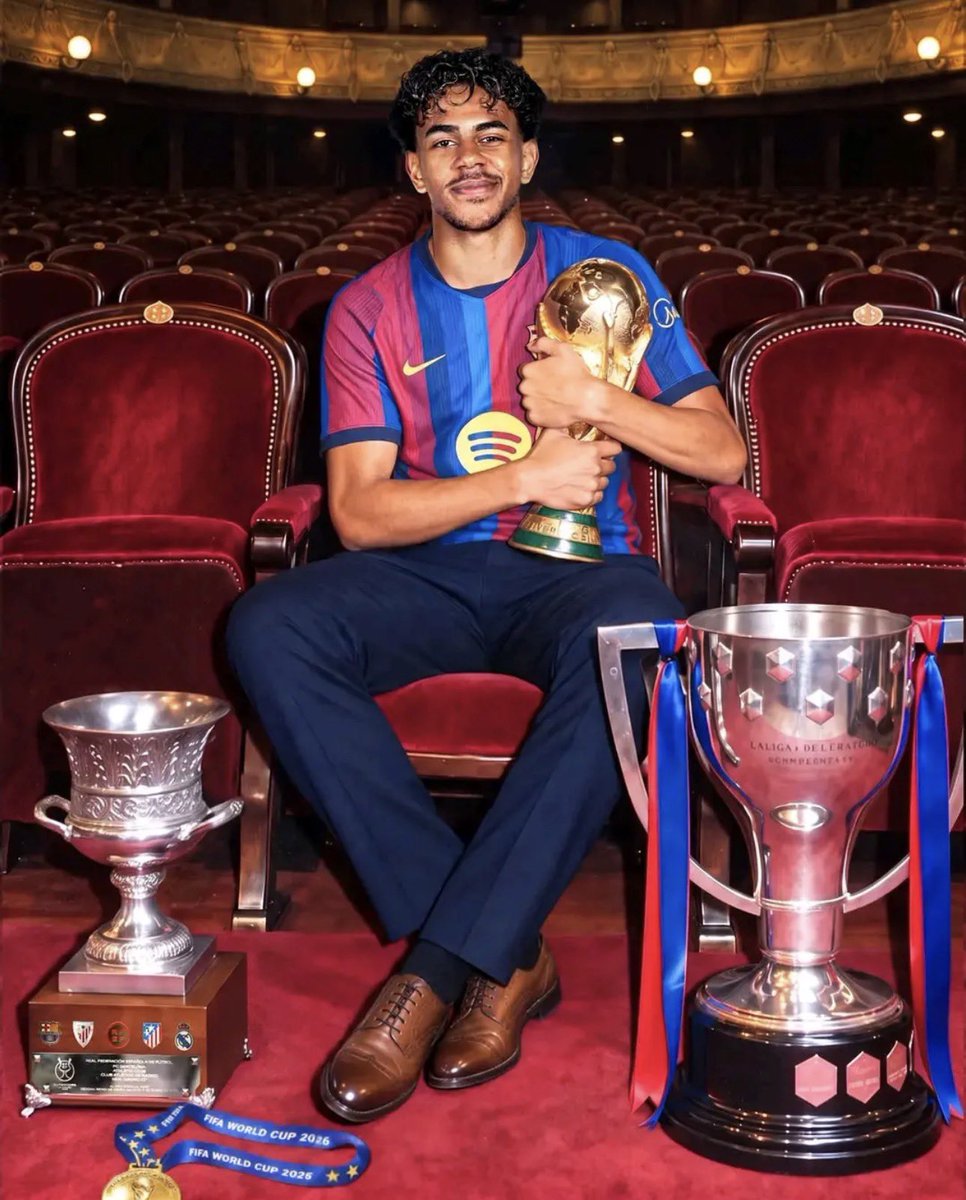 ArtLeTroll's tweet photo. 🚨 LES CANDIDATS AU BALLON D'OR ET LEURS
TROPHÉES
QUI MÉRITE LE BALLON D'OR ? https://t.co/3ZKgLLfNCC