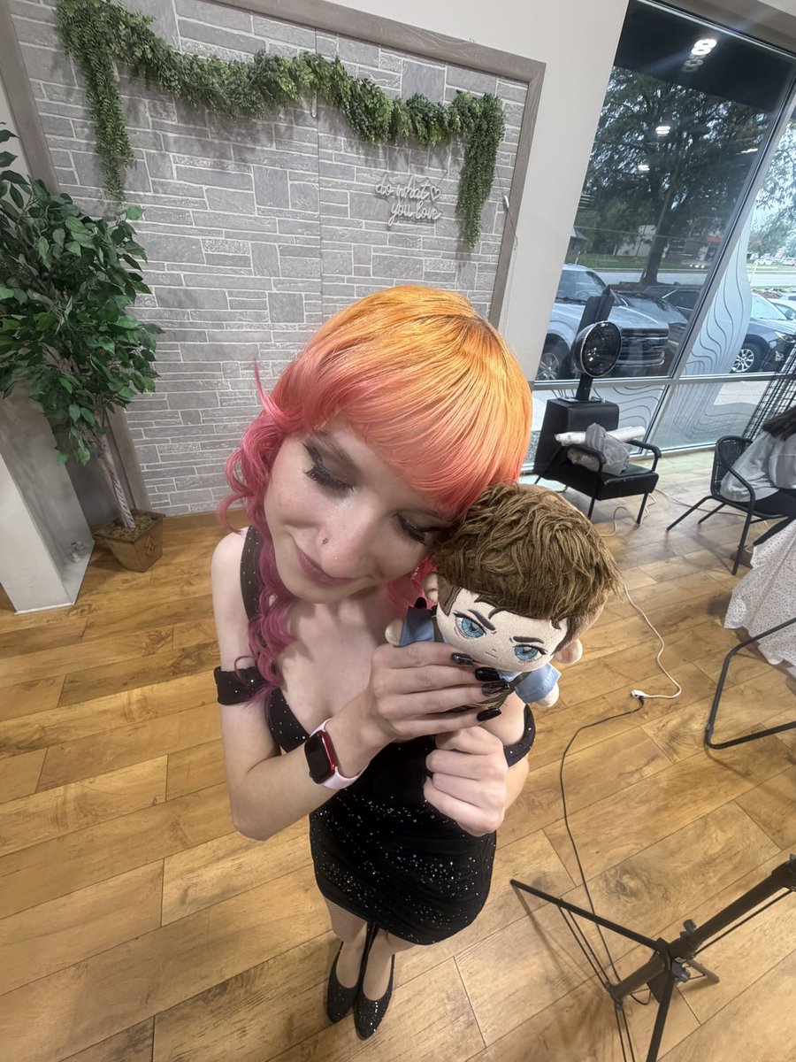 0N3LASTT1ME's tweet photo. REMIX !!!! 

officially a licensed cosmetologist ❤️ https://t.co/y18ldFheP1