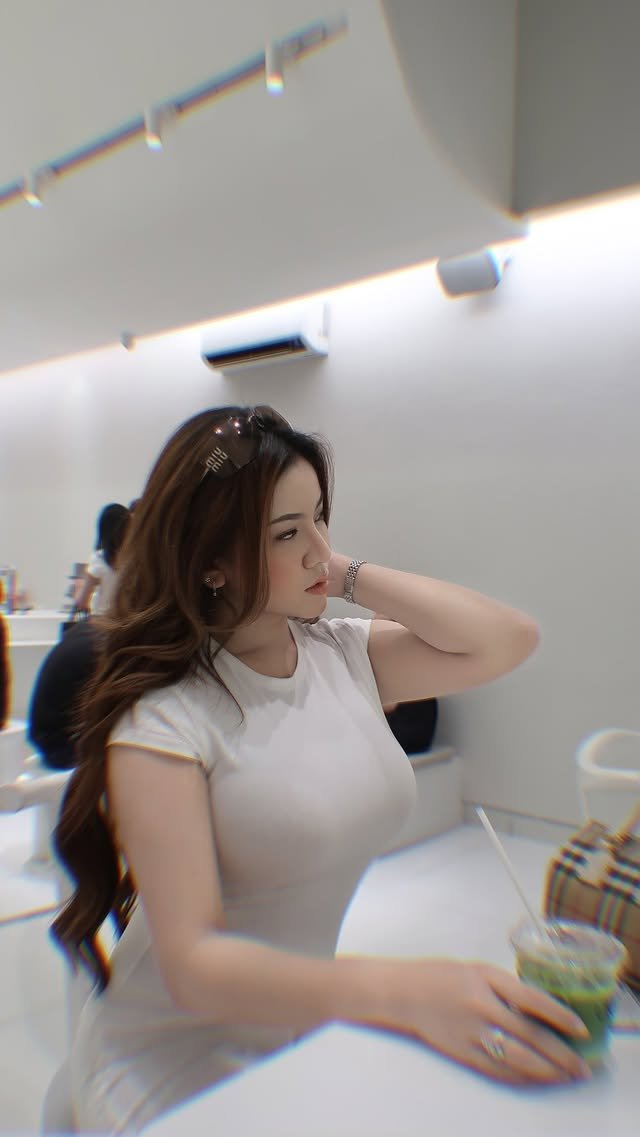 Crott_banyak's tweet photo. Emang niat banget pake yang putih biar dalemnya kelihatan ini susi 🫣 https://t.co/Mmr5bGYZnY