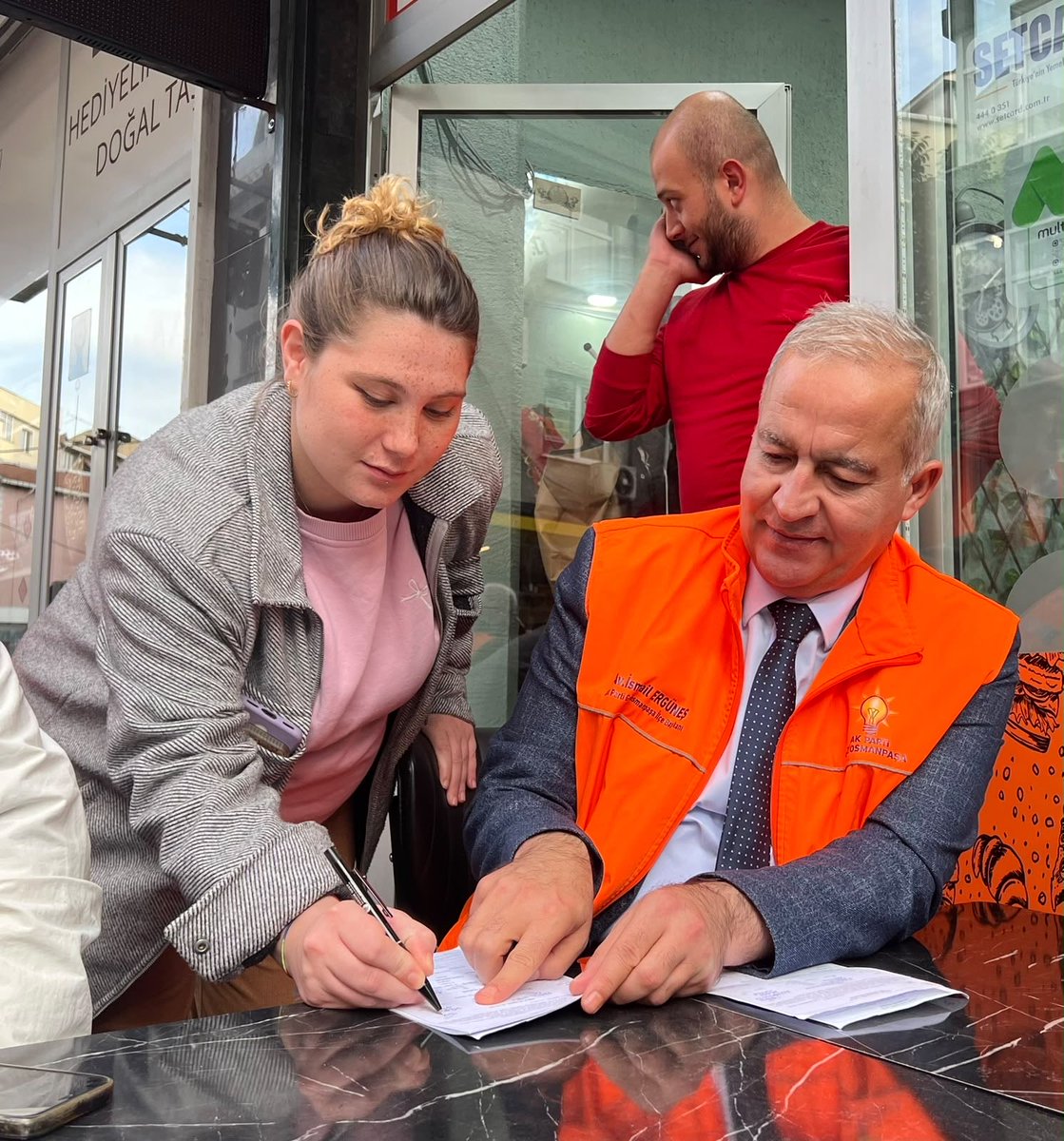ismailerguness's tweet photo. Bağlarbaşı Mahallemizde gerçekleştirdiğimiz ziyarette, AK Parti ailemize katılmak isteyen hemşehrilerimizle bir araya geldik. https://t.co/tKayqwX3hV