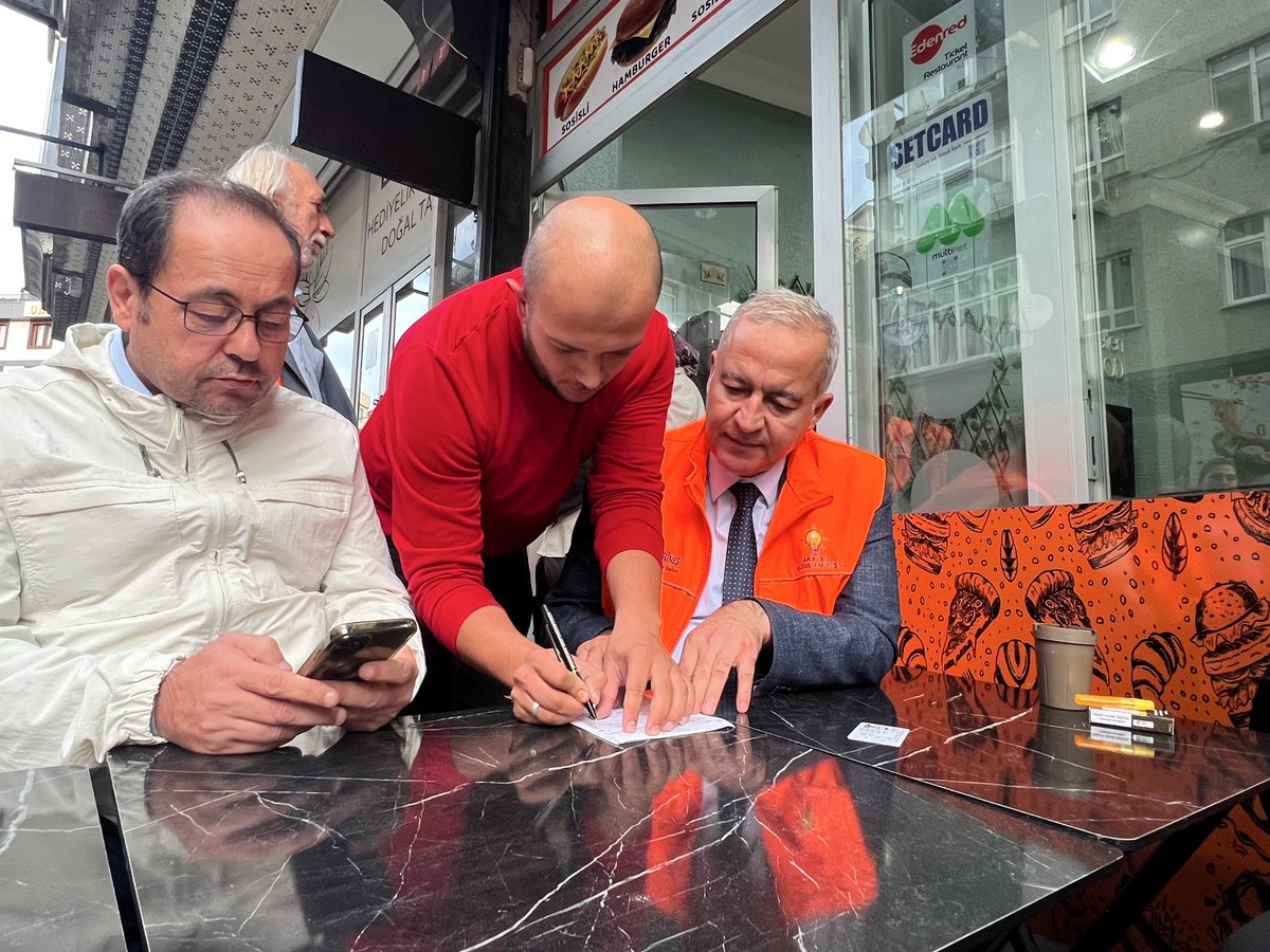 ismailerguness's tweet photo. Bağlarbaşı Mahallemizde gerçekleştirdiğimiz ziyarette, AK Parti ailemize katılmak isteyen hemşehrilerimizle bir araya geldik. https://t.co/tKayqwX3hV