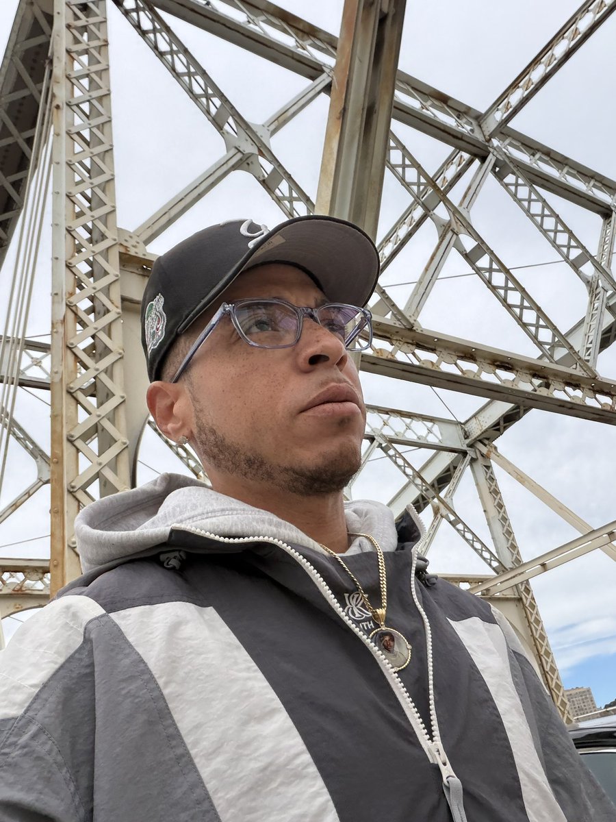 TheManWithESPN's tweet photo. It’s Always #RepBx
CC Sabathia Day🎉
Josh Hart Bobblehead🩶🕴🏽
#FOTD🧢
New York #Yankees⚾️
98’ World Series Champs🏆
#KITH Pullover🐺
#KOTD👟
New Balance 2002R⚖️ https://t.co/s7kzMjwukI