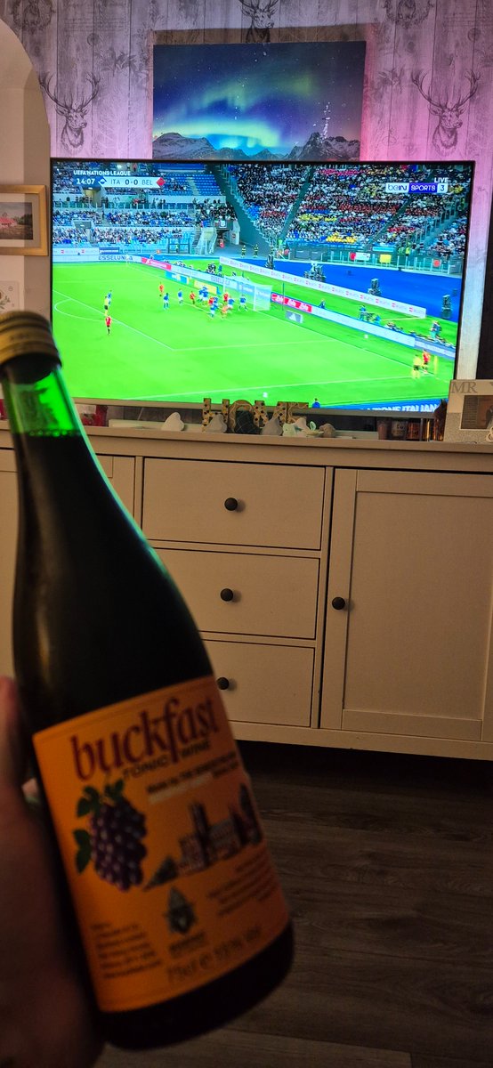 _billy_mitchell's tweet photo. Have a good Friday folks ⚽️🍷 https://t.co/rS2yPQjEdl