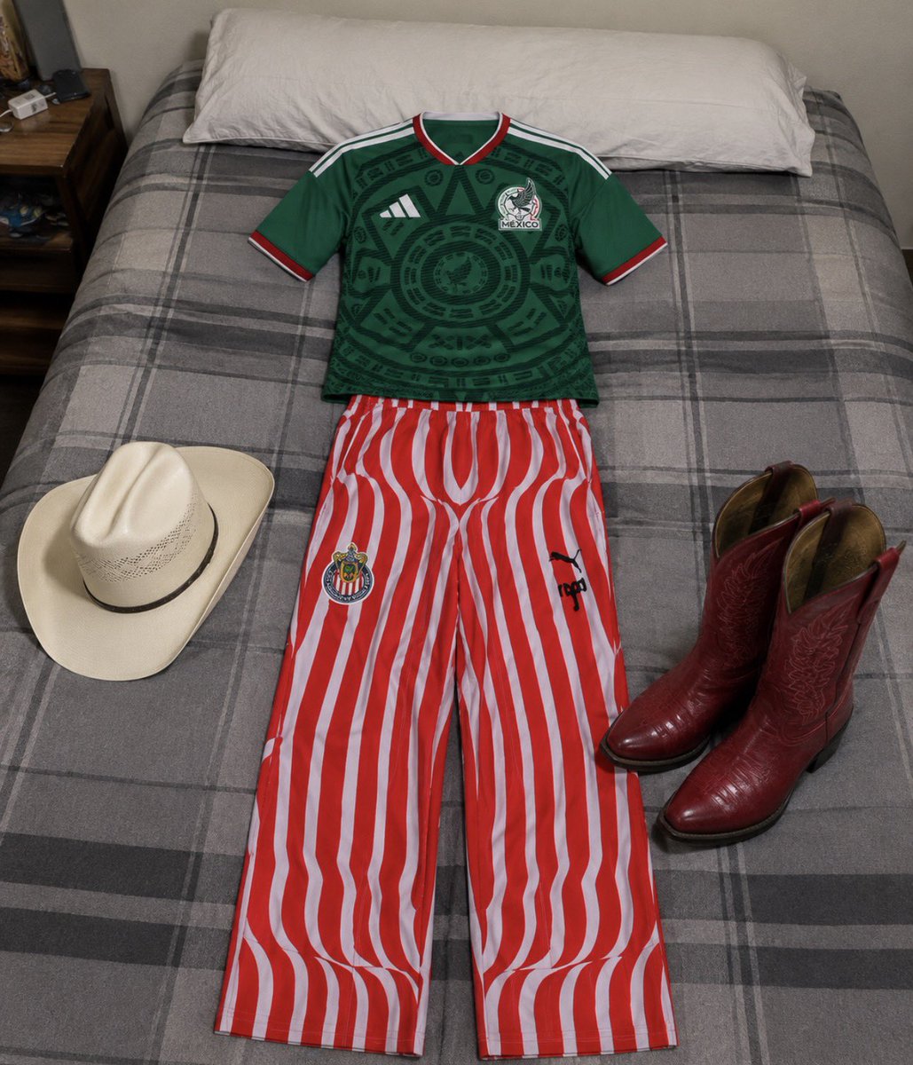 cvxleon_tv's tweet photo. Que emoción por los partidos de mañana 🤩🤩 ya con los outfits listos https://t.co/GCSUFAoKdL