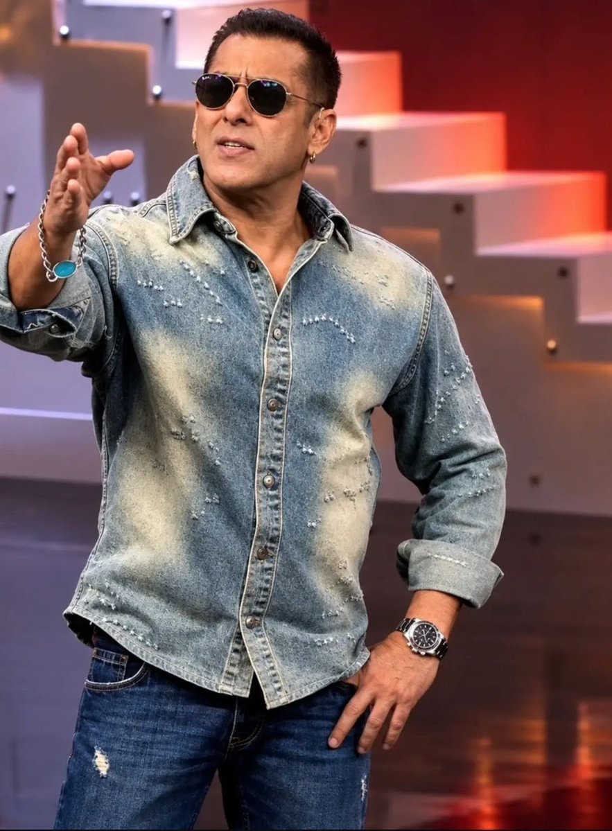sigmahumein's tweet photo. Salman Khan only looks energetic for Iconic Seasons.
BB7 BB8 BB11 BB13 were his peak and this season hes showing glimpses as well because he knows this season also has an all timer contestant who can make this show a blockbuster.
#QaziTouqeer https://t.co/8o8UPjoW5L