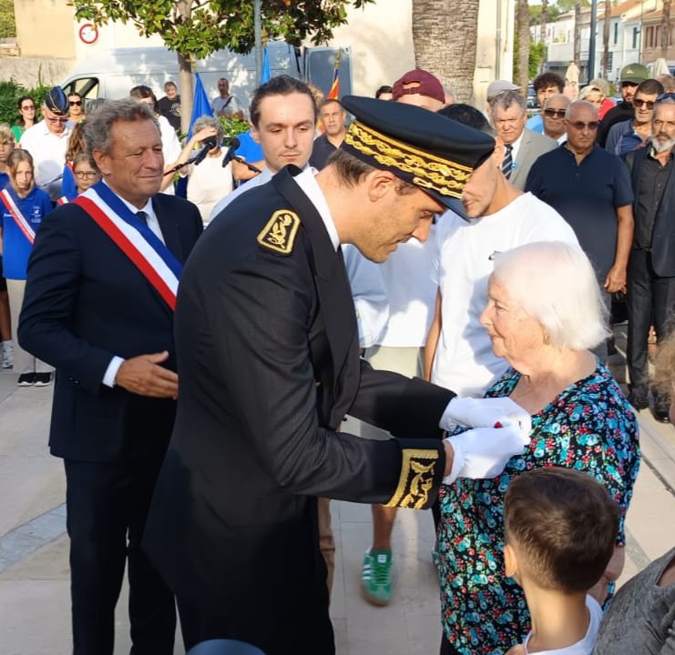 Image de Préfet du Var - #Médaille | Lors des cérémonies d’hommage aux Harkis, le préfet du #Var a remis la médaille de l’enf