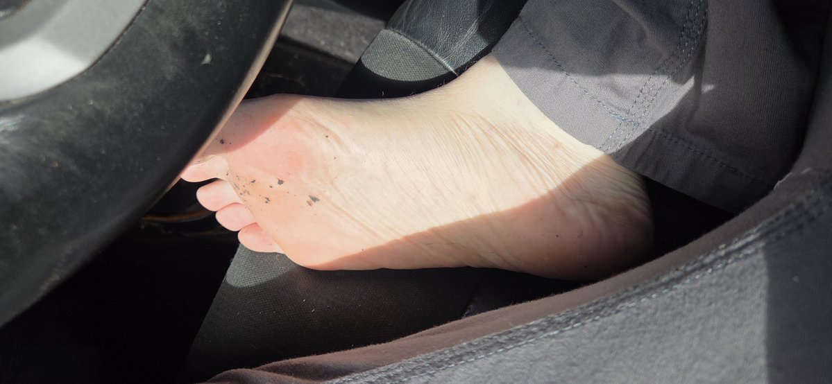 ClockInForHer's tweet photo. @sumiso_pies99 Was on the go and got the request, trust me he paid enough for me to pull over and do it🤣 https://t.co/9wVb8GanWs