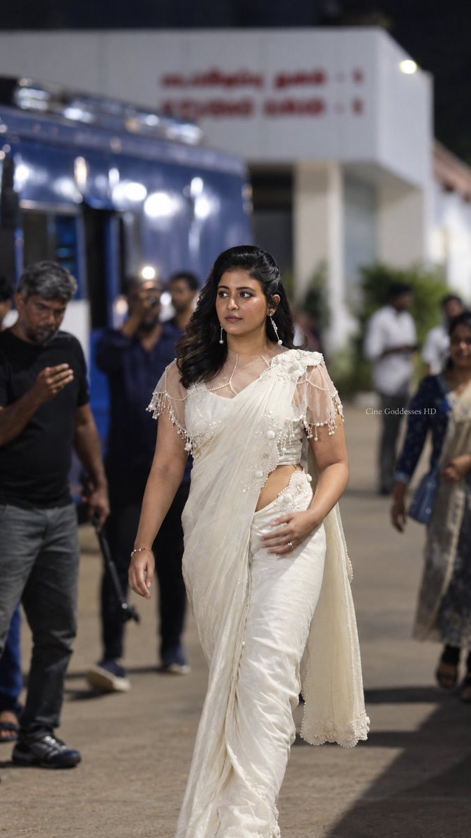 tamilcinema_12's tweet photo. Anjali at the #YezhuKadalYezhuMalai Movie Pre-release Event 
 
#Anjali https://t.co/BAIUdgNjwj