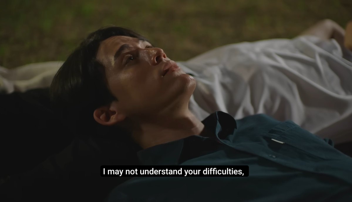 prettyyygawin's tweet photo. i found this scene very beautiful. in the sense pisaeng doesnt understand kawi's loneliness but he is willing to listen & what he said is true loneliness isnt something kawi is dealing with
#KristPerawat
#GawinCaskey
#BeMyFavorite https://t.co/4tKz8MKx6m