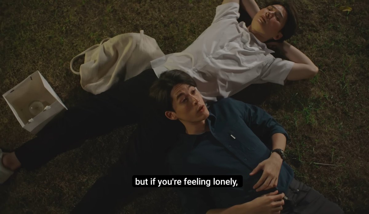 prettyyygawin's tweet photo. i found this scene very beautiful. in the sense pisaeng doesnt understand kawi's loneliness but he is willing to listen & what he said is true loneliness isnt something kawi is dealing with
#KristPerawat
#GawinCaskey
#BeMyFavorite https://t.co/4tKz8MKx6m