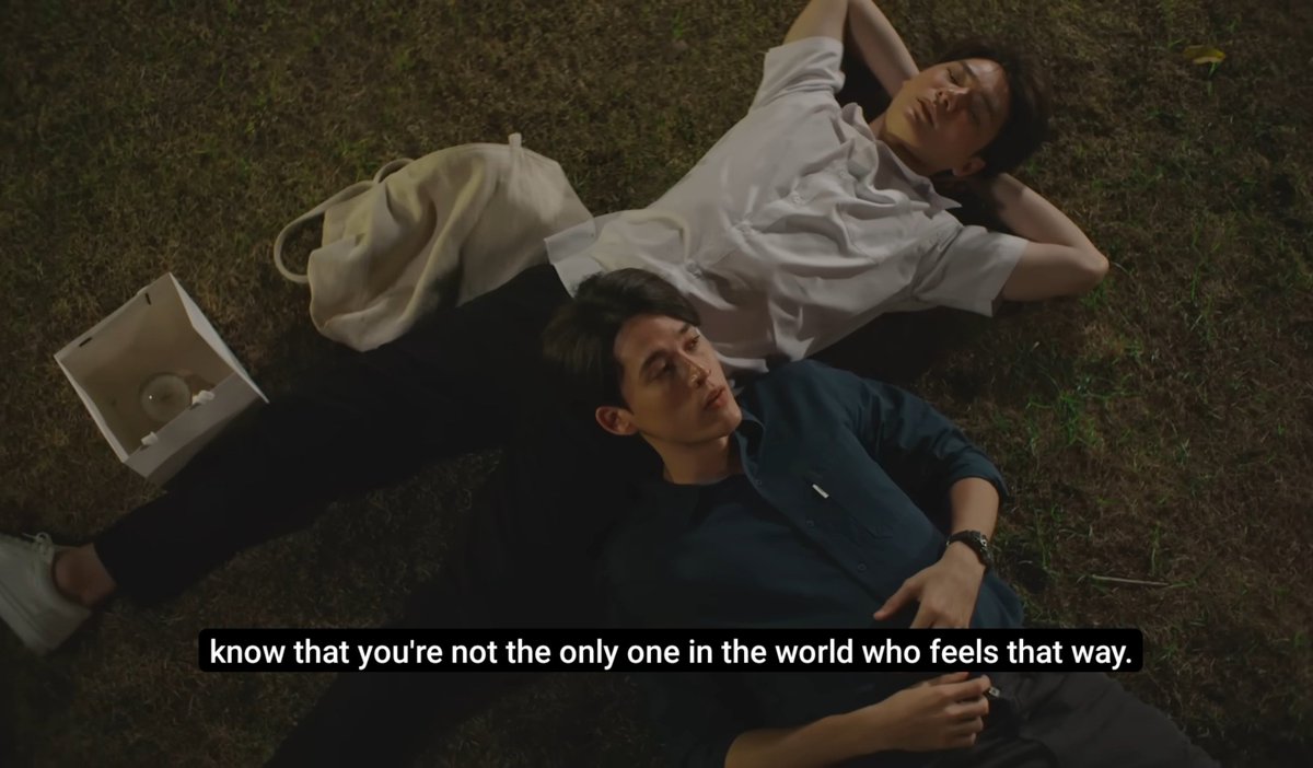 prettyyygawin's tweet photo. i found this scene very beautiful. in the sense pisaeng doesnt understand kawi's loneliness but he is willing to listen & what he said is true loneliness isnt something kawi is dealing with
#KristPerawat
#GawinCaskey
#BeMyFavorite https://t.co/4tKz8MKx6m