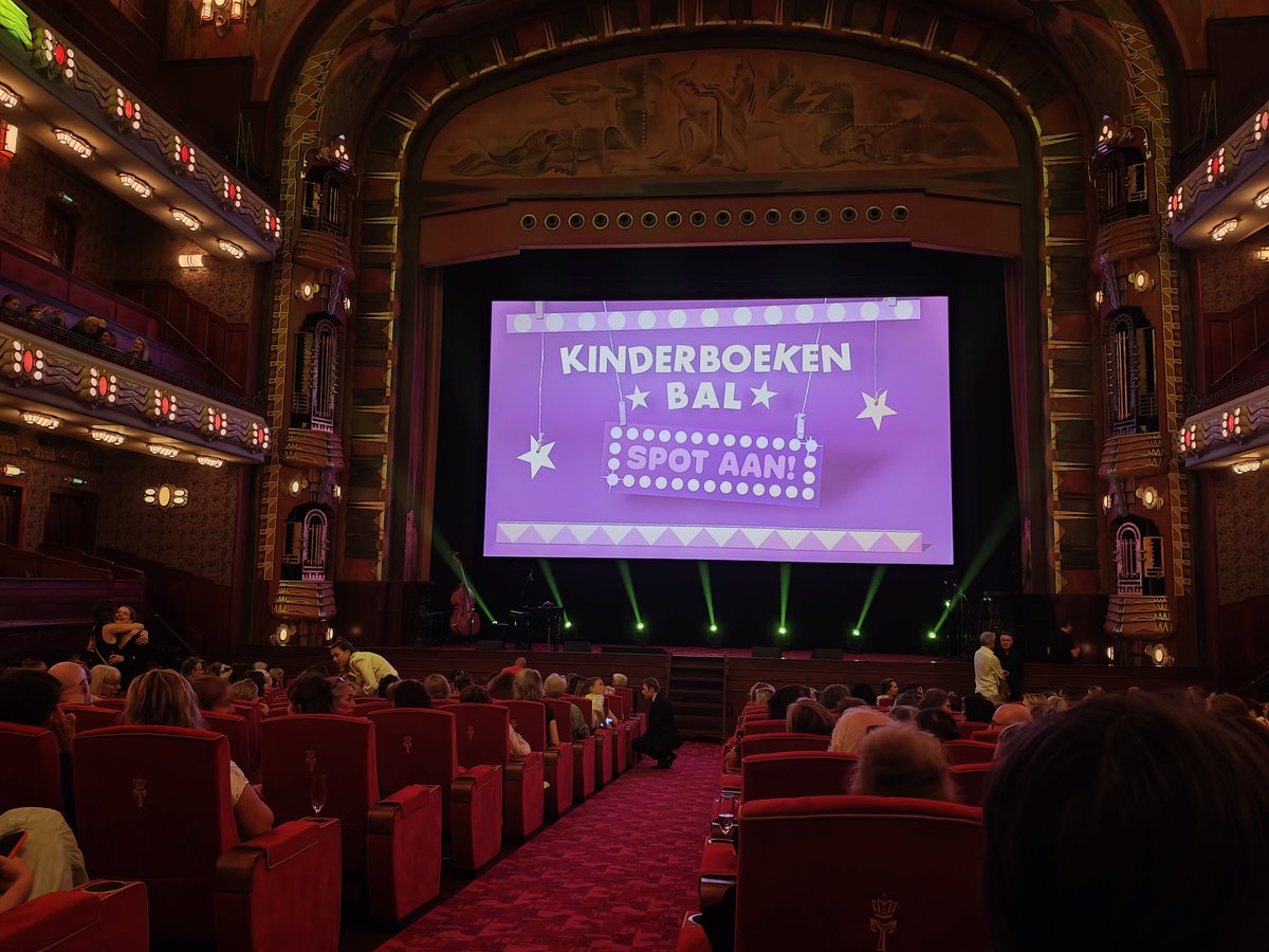 marktraa's tweet photo. Ennn we gaan beginnen #kinderboekenbal https://t.co/yu5eWjBnF4