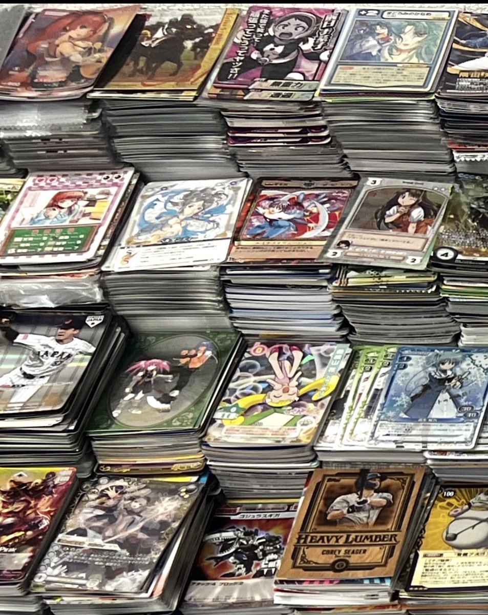 MorokyuPCG's tweet photo. 【TCG収集家必見】
ヤフオクで現在、類を見ない大規模出品がなされています

各種TCGの未開封品の量も然ることながら、個人収集されていたであろう数100種類のトレカの山は圧巻です
「FF:アンリミテッド」や「ああっ女神さまっ with 逮捕しちゃうぞ」、「.hack//G.U.」といったメルカリ等でも流通が滅多にないカードがあることから、長年あらゆるTCGを収集されてきた方であることが窺い知れます
