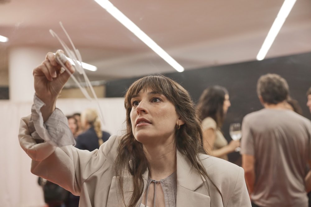alteregoth's tweet photo. La directora @SandraRomac en la jornada de prensa de #ElCastillo, la serie que dirige junto a #ElenaMartín y que se ha presentado hoy en @sansebastianfes 🎞️
📸 @jorgefuembuena
@MovistarPlus
@CABALLOfilms
@ellas_com_ https://t.co/h1u1wYevDb
