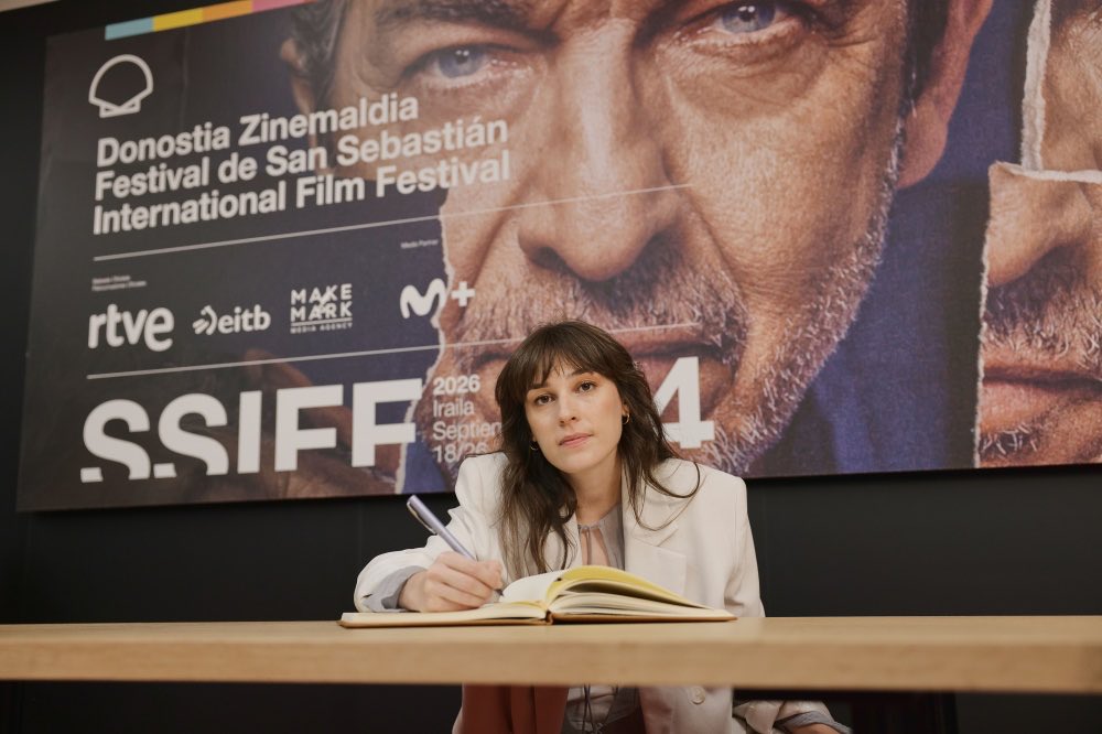 alteregoth's tweet photo. La directora @SandraRomac en la jornada de prensa de #ElCastillo, la serie que dirige junto a #ElenaMartín y que se ha presentado hoy en @sansebastianfes 🎞️
📸 @jorgefuembuena
@MovistarPlus
@CABALLOfilms
@ellas_com_ https://t.co/h1u1wYevDb