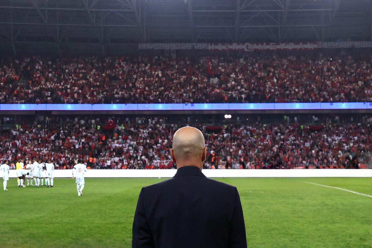 MadridXtra's tweet photo. ZIZOU IS BACK. 👑 https://t.co/UwsEhhKZwF