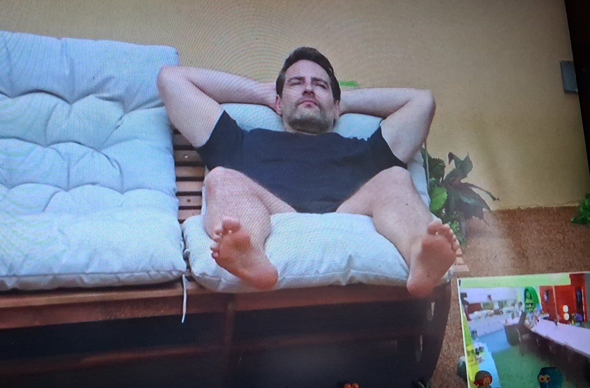 NenaCon3's tweet photo. Yo sin poder ver el 24/7 toda esta semana por fin hoy puedo verlo y Memo contando sus "Memorables" 🥰
#LaCasaDeLosFamososMx https://t.co/8LqveR6Gne