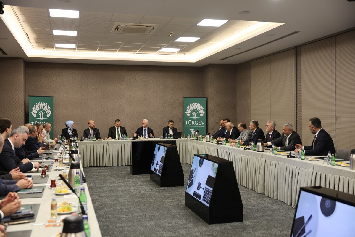 ASKON's tweet photo. Genel Başkan Vekilimiz Bekir Aydın, Türkiye Cumhuriyeti İçişleri Bakanımız Sayın Mustafa Çiftçi ve İlim Yayma Vakfı Mütevelli Heyeti Başkanı Sn. Bilal Erdoğan'ın teşrifleriyle düzenlenen Türkiye Yüzyılında Güvenlik ve Güçlü Türkiye konulu buluşmada kurumumuzu temsil etti. https://t.co/JJzOgG0RTK