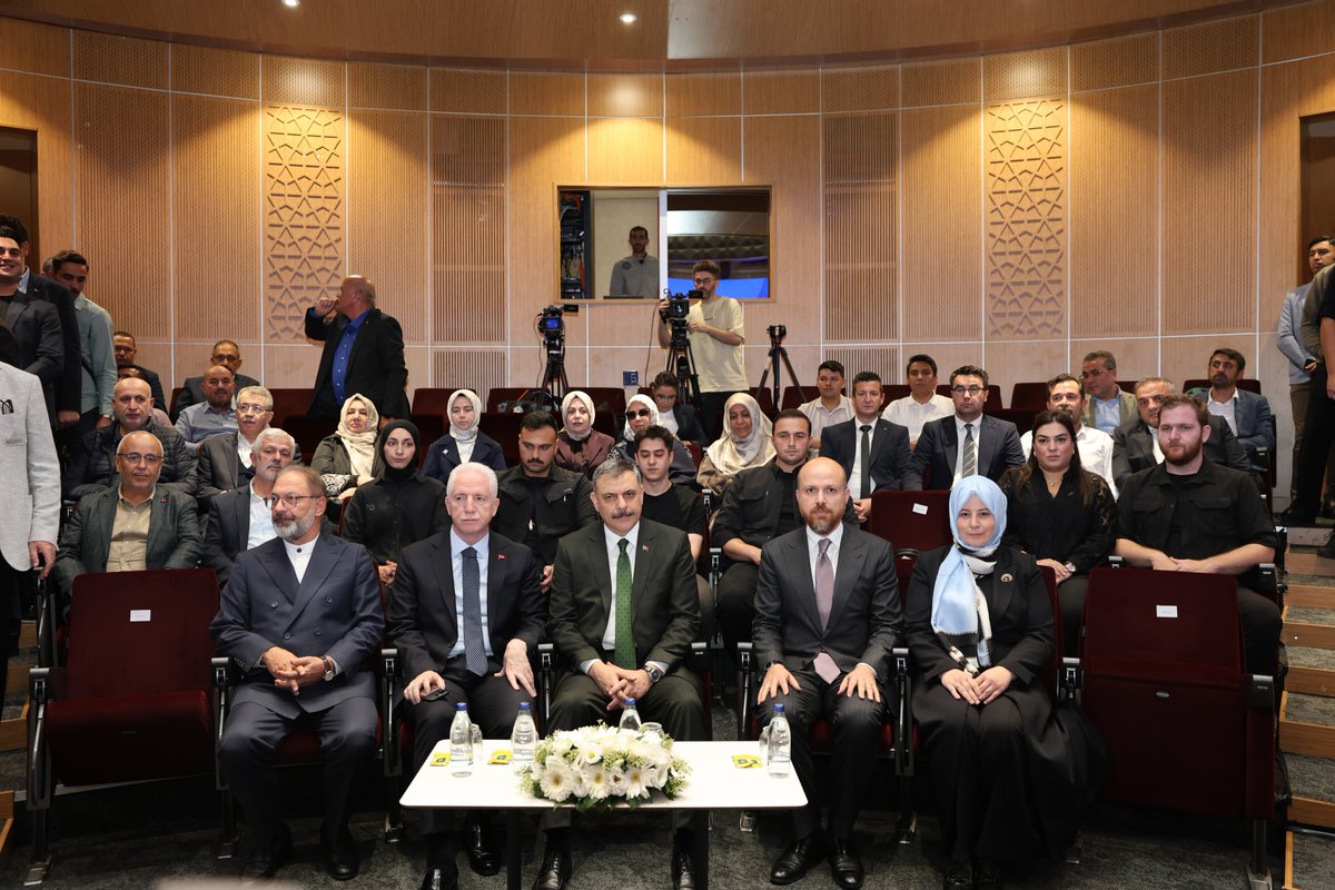 ASKON's tweet photo. Genel Başkan Vekilimiz Bekir Aydın, Türkiye Cumhuriyeti İçişleri Bakanımız Sayın Mustafa Çiftçi ve İlim Yayma Vakfı Mütevelli Heyeti Başkanı Sn. Bilal Erdoğan'ın teşrifleriyle düzenlenen Türkiye Yüzyılında Güvenlik ve Güçlü Türkiye konulu buluşmada kurumumuzu temsil etti. https://t.co/JJzOgG0RTK