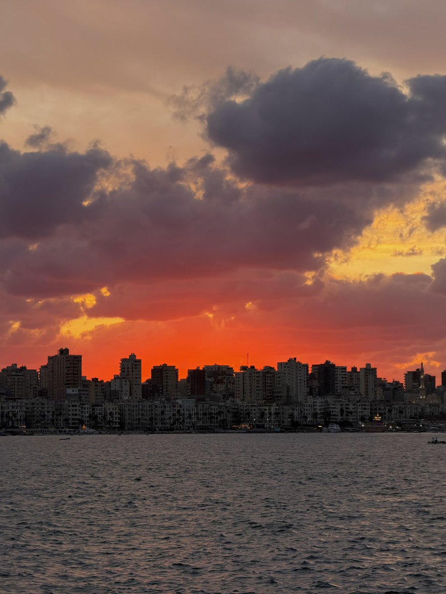 zeyadhasan12's tweet photo. Magical sunset https://t.co/84K3CmxOYi