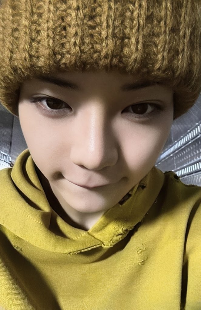 4sholilie's tweet photo. he takes the photocard game a little too seriously https://t.co/Tcdwp4upbv