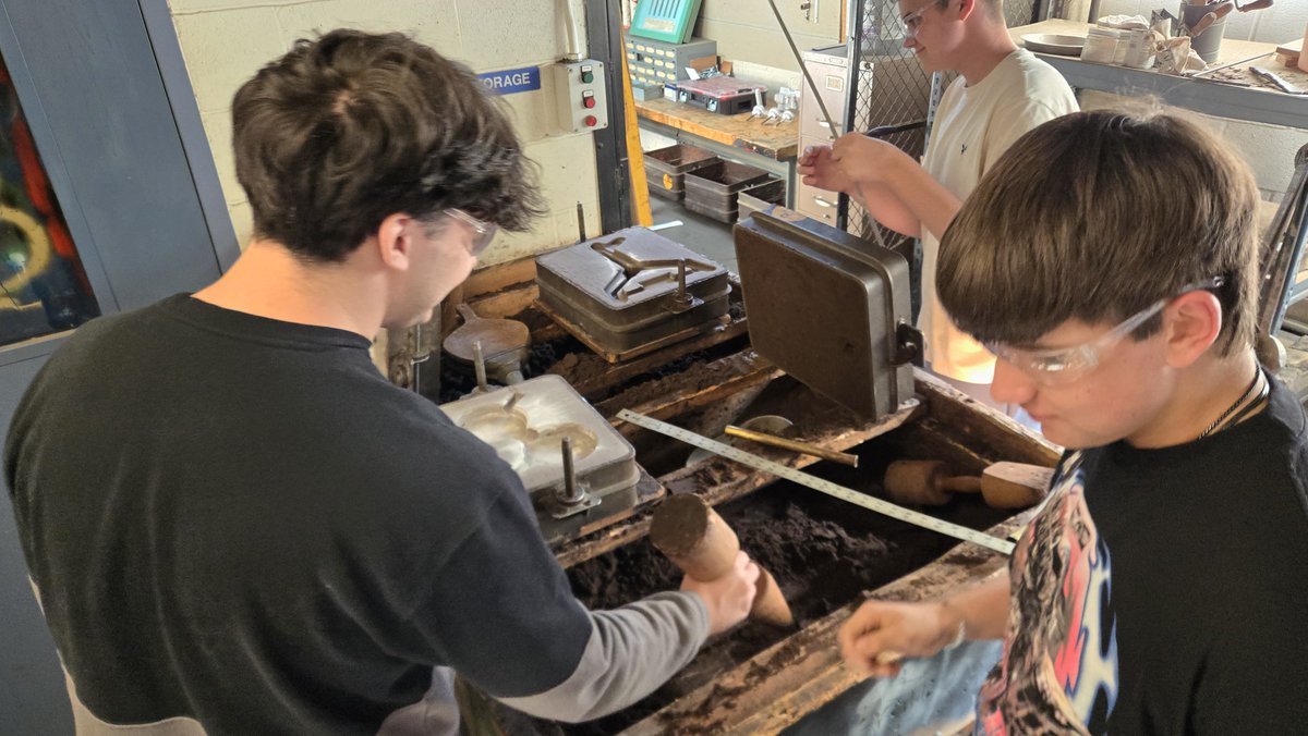 BrandonPrentice's tweet photo. Getting our 1st batch of aluminum parts casted for my Advanced Metalworking class! Students will now spend the following weeks #machining individual parts to make their own rifle rest. #metalshop #sandcasting #metal #manufacturing #foundry @TRINITY_MLUCAS @dr_zebrasky https://t.co/El4rOjdd0r