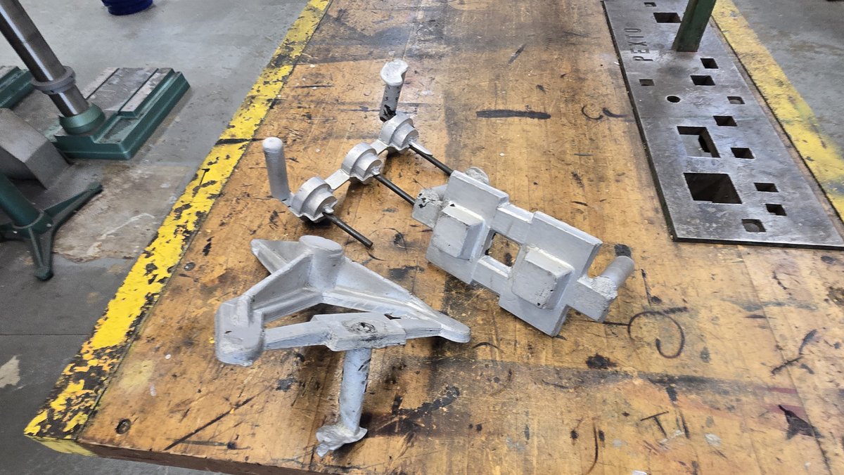BrandonPrentice's tweet photo. Getting our 1st batch of aluminum parts casted for my Advanced Metalworking class! Students will now spend the following weeks #machining individual parts to make their own rifle rest. #metalshop #sandcasting #metal #manufacturing #foundry @TRINITY_MLUCAS @dr_zebrasky https://t.co/El4rOjdd0r