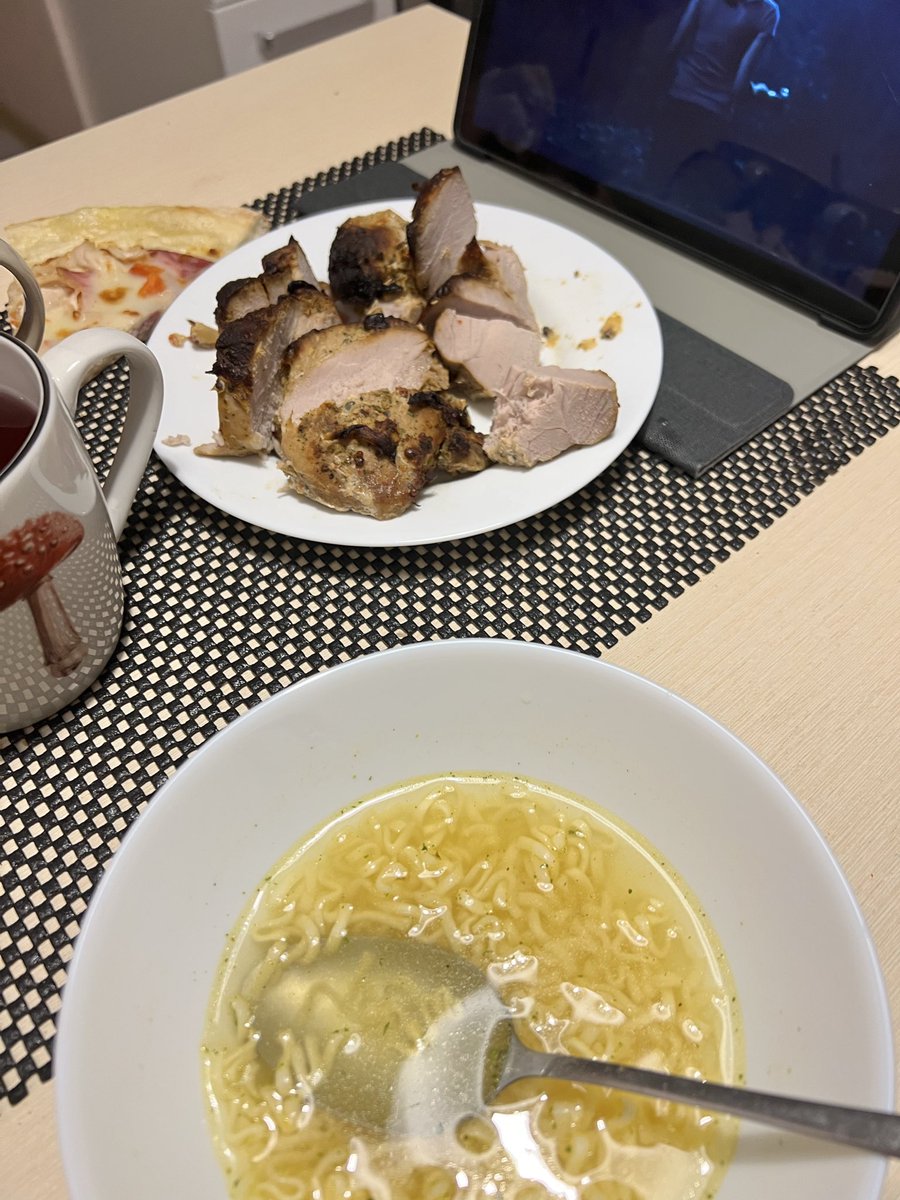 zhaoozi's tweet photo. И так каждый вечер 🧂 https://t.co/hwwp52Jqp6