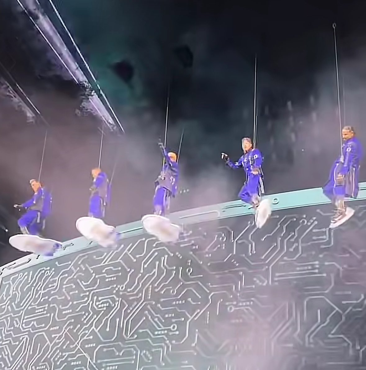 bsbgirlegypt's tweet photo. They are flyiiiiing again🤩🤩🤩@backstreetboys #BackstreetBoys #BSBinDüsseldorf 🩵🩵 https://t.co/7ezY7onJYo