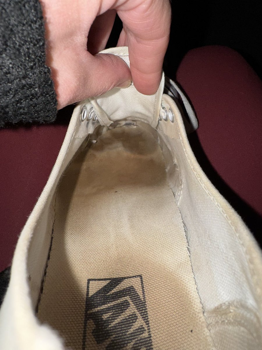 Finger_Toes_'s tweet photo. These shoes are absolutely beat to hell - used &amp; abused to say the least… I know they demand your attention 😈 Who’s obsessing over them all weekend 👟👑
#wornshoes #footimprint #footfetish #stinkyvans #whitevans #maroonvans https://t.co/nvhNOiY85a
