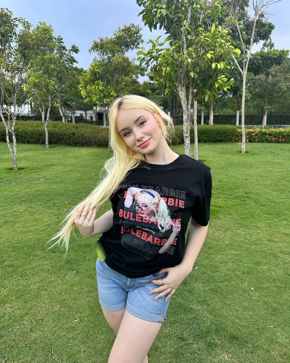 dashagartmanx's tweet photo. Smiles, sunshine and good energy✨ https://t.co/uJu6thxAiH