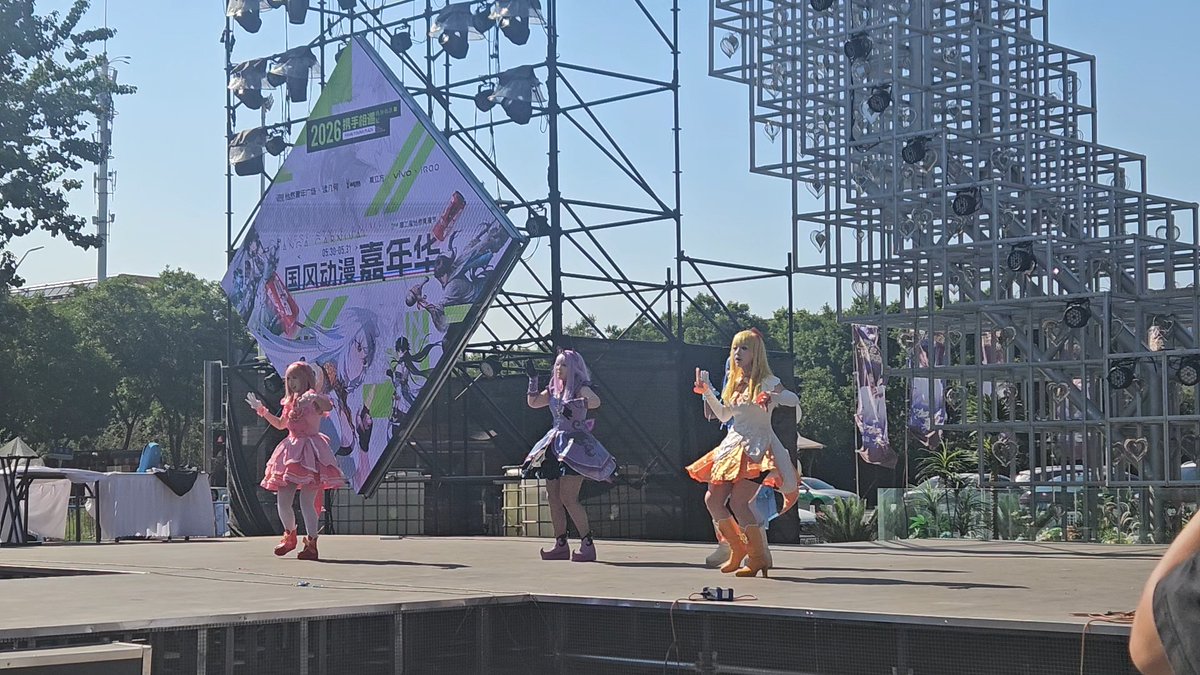 ErickHippl59's tweet photo. Just checked in at the most hype anime con ever! Met my favorite voice actor, scored rare merch and still buzzing from the stage performance—best weekend https://t.co/r4sG1hnp5B