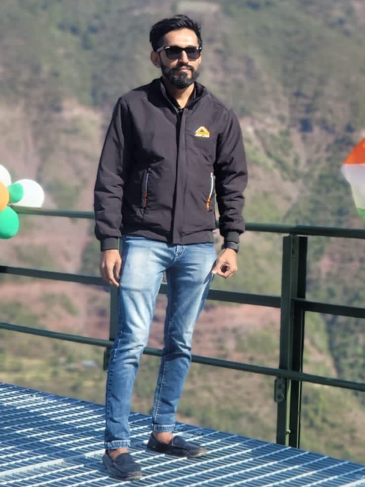 UnBotheredSoul9's tweet photo. @VijayGajeraO बौने https://t.co/H46JfunNa5
