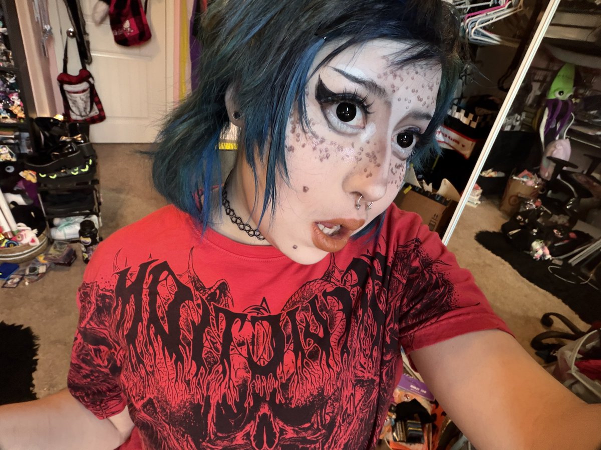 domoplushie's tweet photo. cleared my following so i’m ready for new ppl in my circle >_< 
#moothunt #emotwt 
hi my name is evil
i’m 22 
i like to draw and watch anime 
i love mlp and creepypasta 
anyways i wanna make more friends on here so follow meh :P https://t.co/BL41x5Jq8L