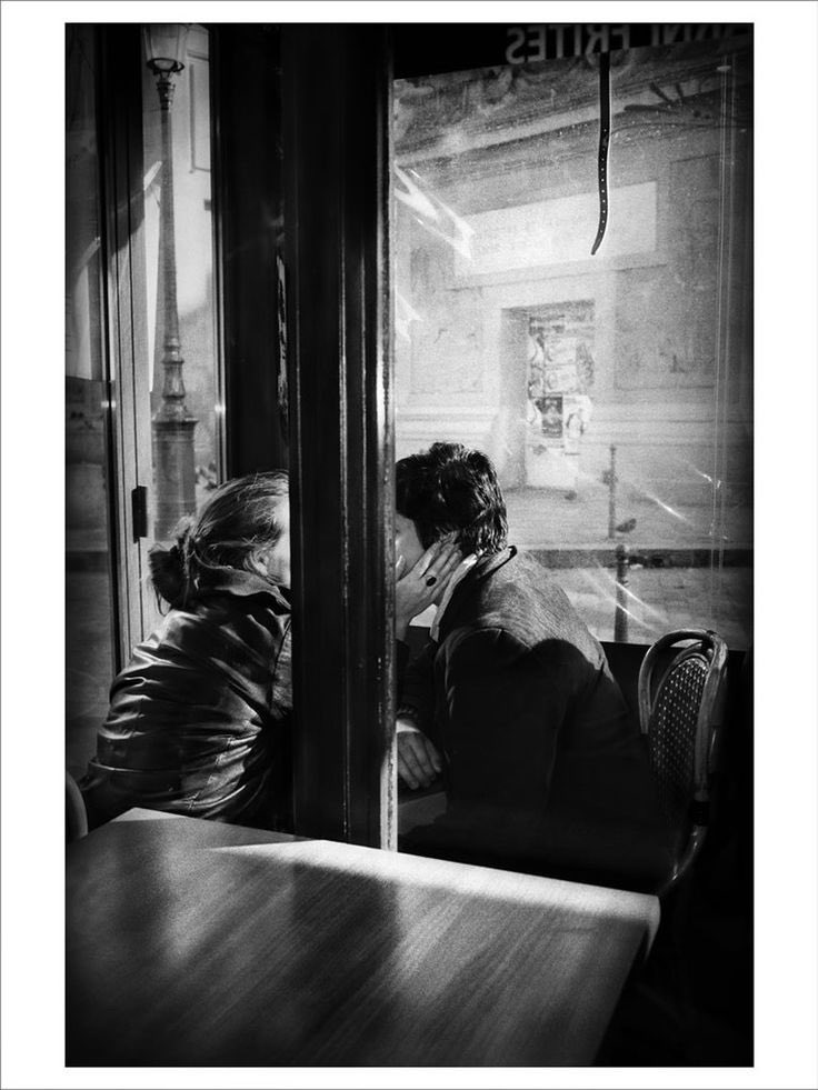 literlandweb1's tweet photo. "La belleza seduce a la carne con el fin de obtener permiso para pasar al alma".
Simone Weil
📷Anders Petersen https://t.co/tQozWcUJGS