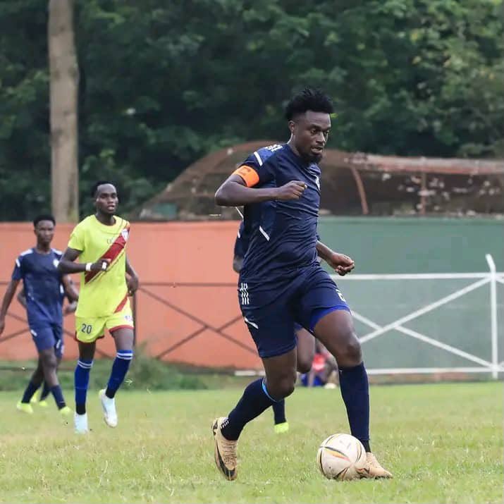 NewJoshua6's tweet photo. Farouk Katongole Joins @TeamMbararaCity  On A 2 Ys Deal 👌🗞️

The Former Express , URA , Kitara &amp; Cranes Defender Joins The Club To Help It Defensively With His Gifted Abilities &amp; Experience.

Good Signing For Mbarara.

#FaroukKatongole #MbararaCity https://t.co/QEG7YDImj0