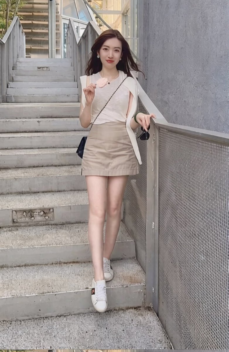 q4l8os's tweet photo. 嚇死了 原來這麽多人想要約
性慾有點強的女生
多睡幾個男生沒問題的吧？
對吧 對吧 對吧
最近超敏感誒
真的需要忍耐才行
被碰到奶頭穴穴就會有感啦
能約愛的 https://t.co/tD9VITQeGx