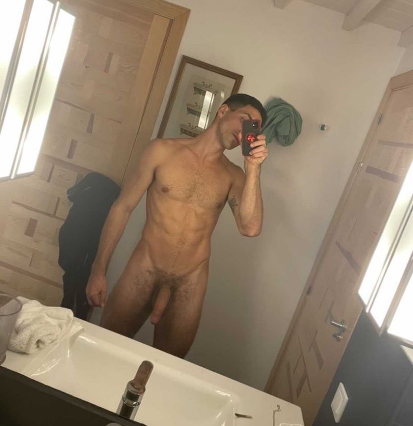 BigDicklatin2's tweet photo. One of my bro’s I swap dick pics with 😈 🍆💦💦
#bros #broingout #bigdick #bigcock #fatbulge #bulge #malebonding https://t.co/1RXPsRzG0Q