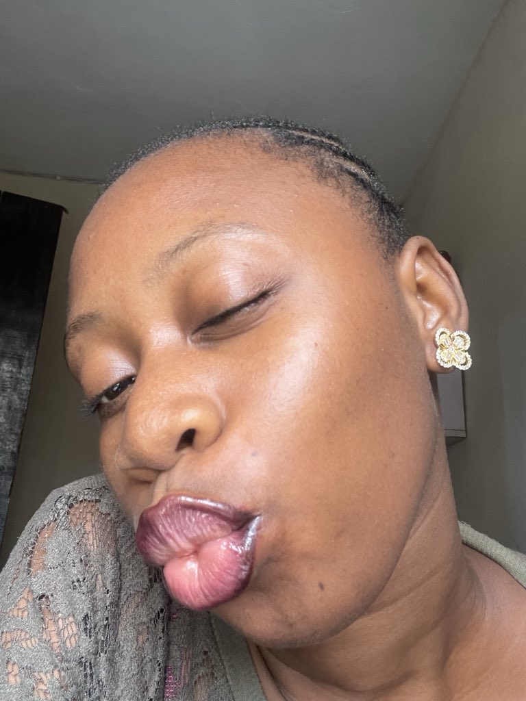 Radical_tems's tweet photo. Skin>>>>
Lip combo>>>
🥹❤️ https://t.co/MSmtcOaNG2