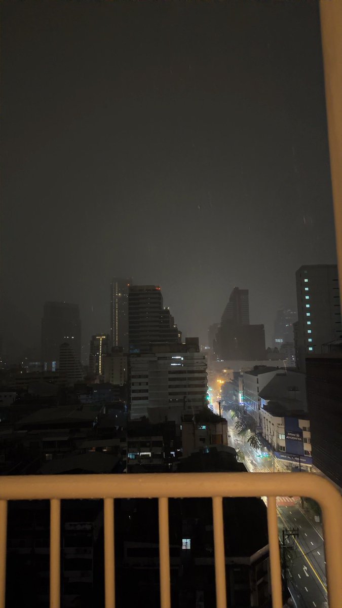 TT9ywiw's tweet photo. 想知道曼谷的雨要下多久～

Do you want to know how long the rain in Bangkok will last and whether there will be floods? https://t.co/eGFabBMtzQ