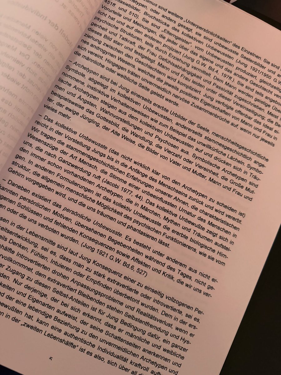 VilmaGephardt's tweet photo. Für C. G. Jung ist Individuation der lebenslange Weg zur Selbstwerdung: Das bewusste Ich integriert unbewusste Anteile, insbesondere den Schatten, und findet zur Ganzheit. Nicht Egoismus, sondern innere Wahrheit und tiefere Verbundenheit mit der https://t.co/VDqUy3o4gQ