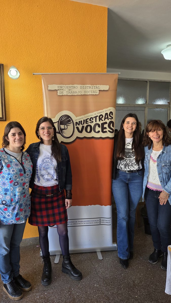 FlorCoudannes's tweet photo. V Encuentro nuestras voces del Colegio de Trabajo Social del Distrito de Dolores en Maipú. Gran trabajo logrado con las colegas.
La salida siempre es colectiva https://t.co/Dh1jqqmX2L