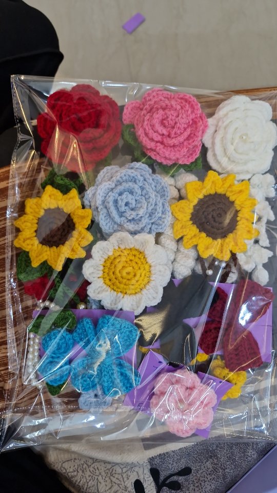 SabraAlber0dz's tweet photo. Beautiful hair accessories, clips, and washable wool scrunchies for effortless hairstyles. Premium quality, made to last. DM to order. https://t.co/zuYEBqmOf5