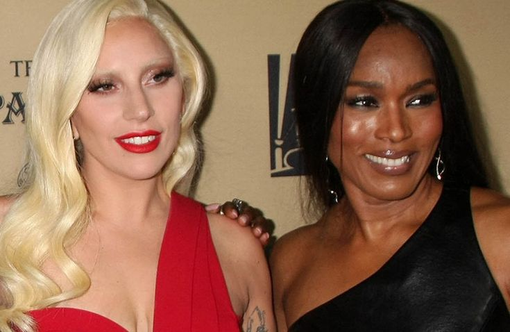 ahsfx_br's tweet photo. Angela Bassett relembrou as cenas íntimas com Lady Gaga em AHS: Hotel e contou que elas precisavam repetir as tomadas várias vezes. Durante um dia de gravações, Gaga olhou para Angela e brincou: 

“Acho que estou grávida do bebê da Angela Bassett.” https://t.co/mJGbifvBWO