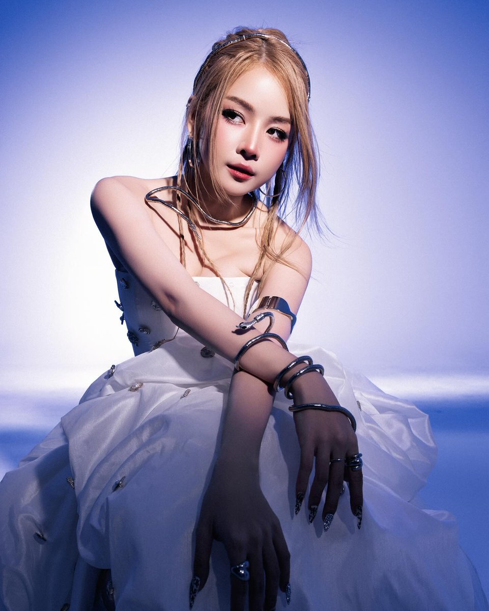djmievnn's tweet photo. ảnh nhẹ nhàng cho buổi đêm lạnh lẽo https://t.co/MQsbUUrHu4